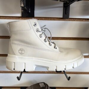 Timberland Women's Ankle Boots in Cream